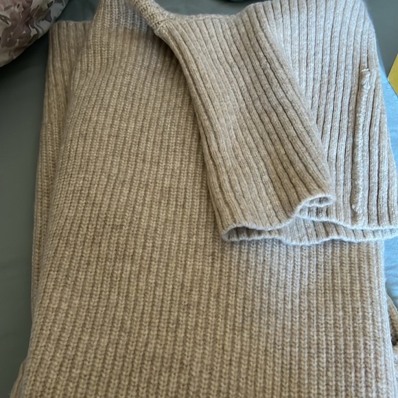 H&M oversized sweater dress - Picture 3 of 3